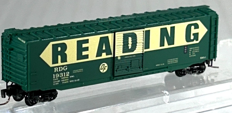 MICRO-TRAINS Z SCALE 50' STANDARD BOX CAR READING 50500461 - Image 3 of 3
