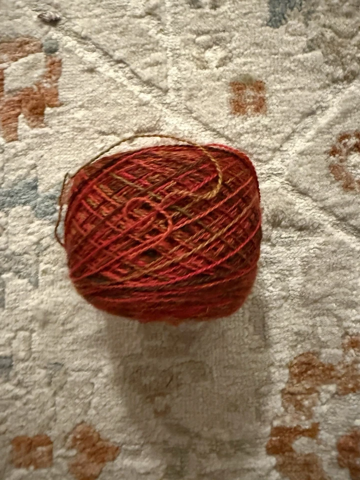 Hilo de pintura de encaje de alpaca en cascada color 9988 pintado a mano rojo Foto 2 de 3