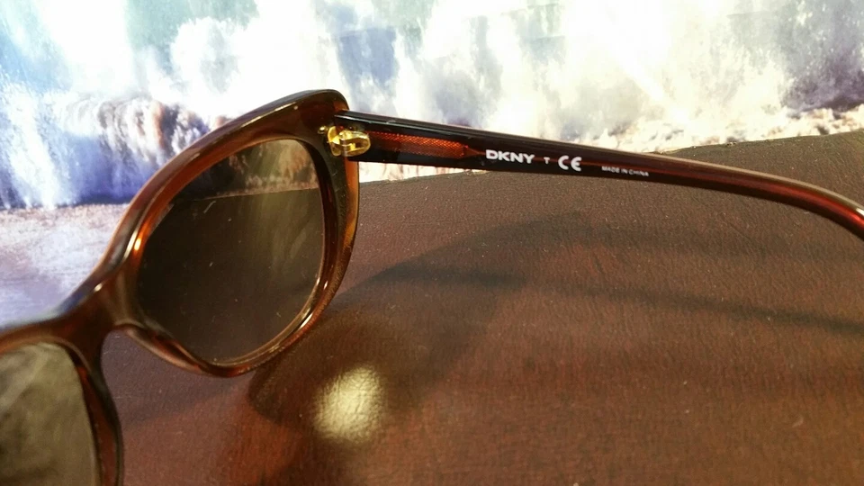 DNKY Tortoises Ladies Sunglasses. EUC - Image 3 of 4