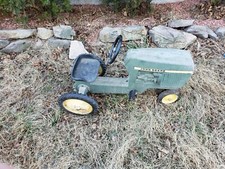 John Deere Vintage Die Cast Row Crop Pedal Tractor