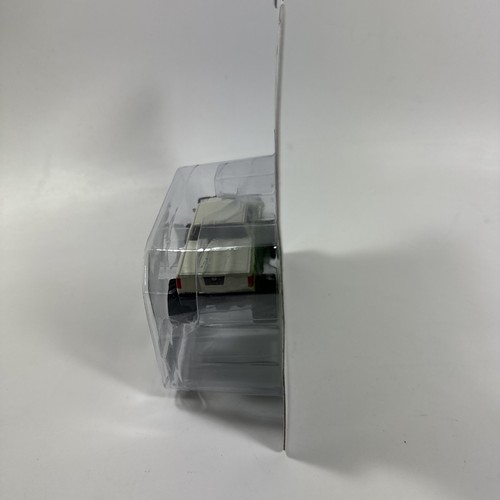 Jada Just Trucks 1:64 Die-Cast, Wave 28; 2006 Nissan Titan Truck - Picture 4 of 15