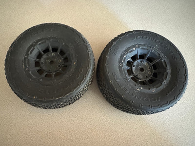 JConcepts Goose Bumps 3041 Pre-Mounted Tires Black hazard Wheels SC Short Course