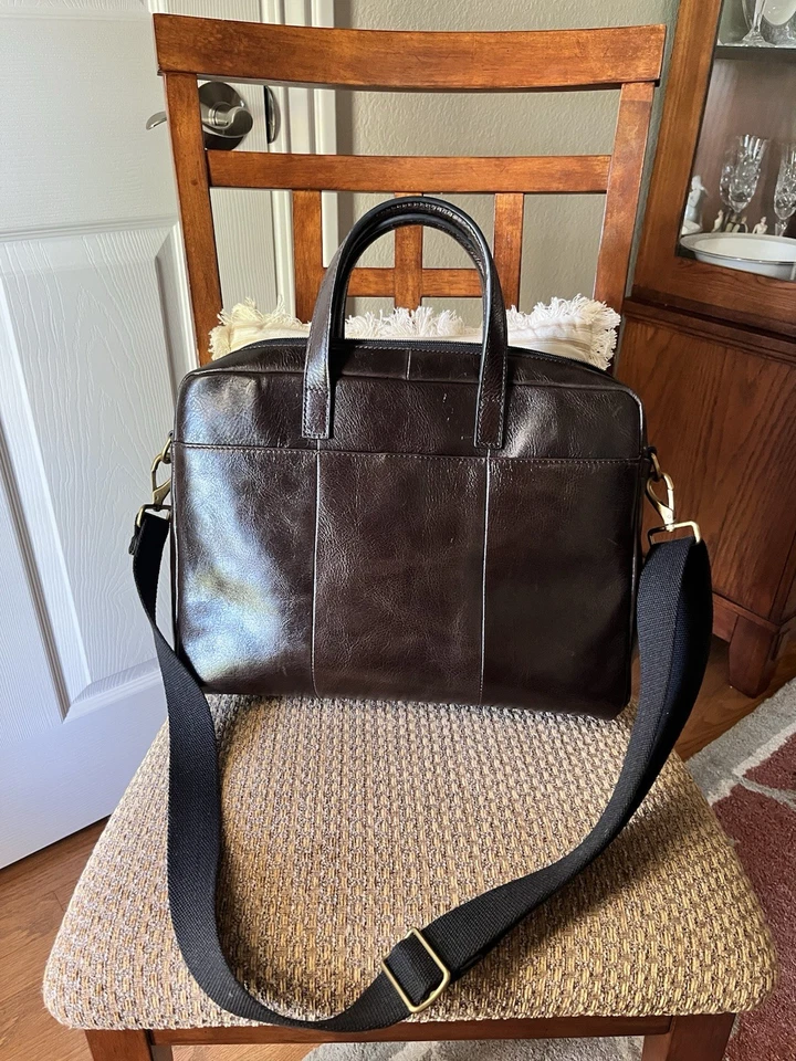 Bandolera bandolera de cuero marrón oscuro Fossil Foto 2 de 4