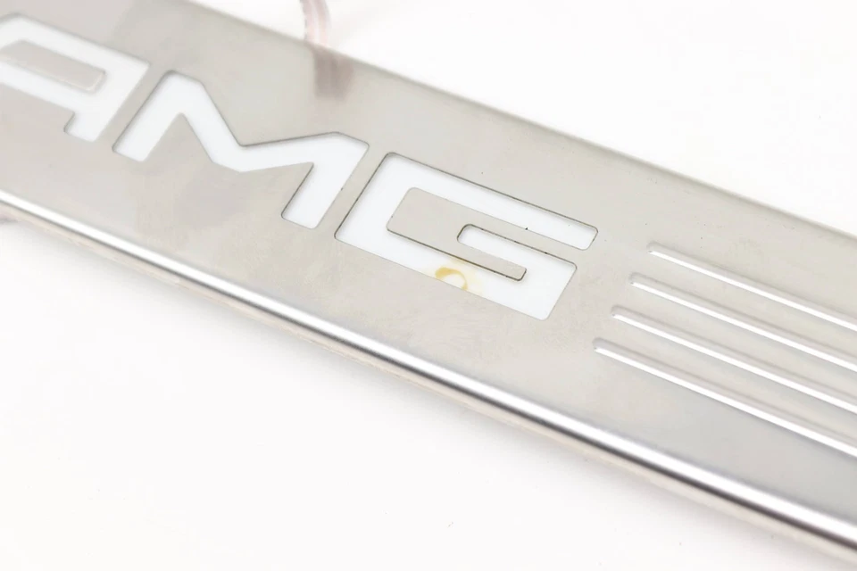 16-21 MERCEDES-BENZ C63 AMG - Panel de umbral de puerta delantero derecho / placa de desgaste (AMG) Foto 2 de 4