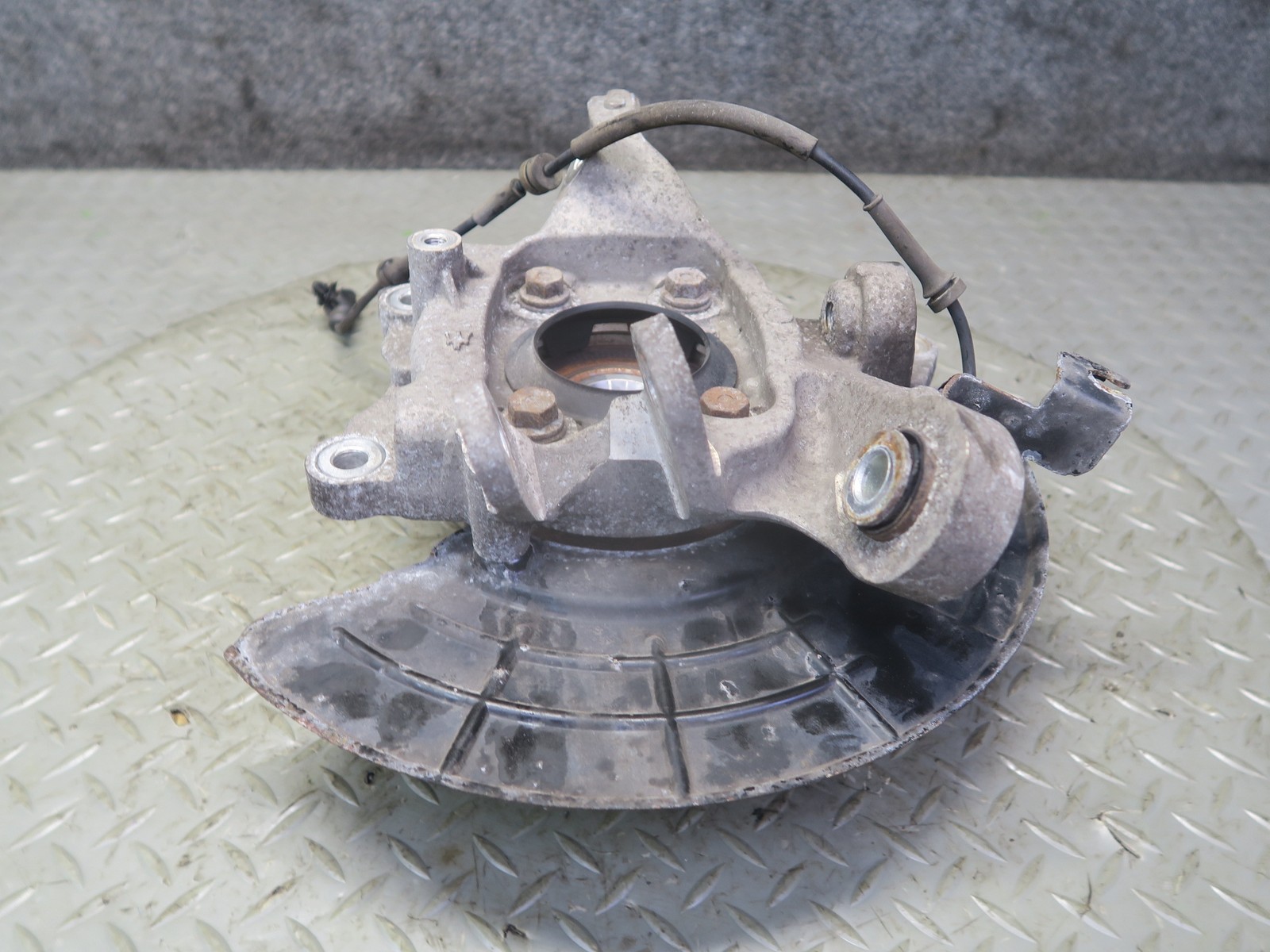 Maserati Quattroporte S Q4 2014-2021 Rear Left Steering wheel hub