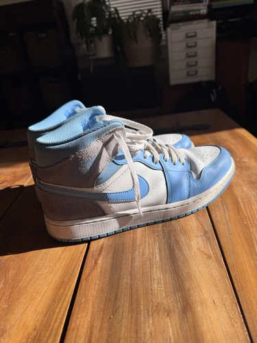 Nike Air Jordan 1 Retro High sneakers, UNC Men’s Size 9.5 White /University Blue