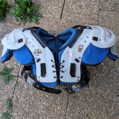 Douglas Football Schulterpolster 56M weiß/blau extra Polsterung 2 Riemen
