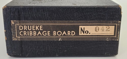 Drueke Dark Hardwood Cribbage Board Model No. 042 Cards Pegs Chips Dice Storage - Afbeelding 20 van 20