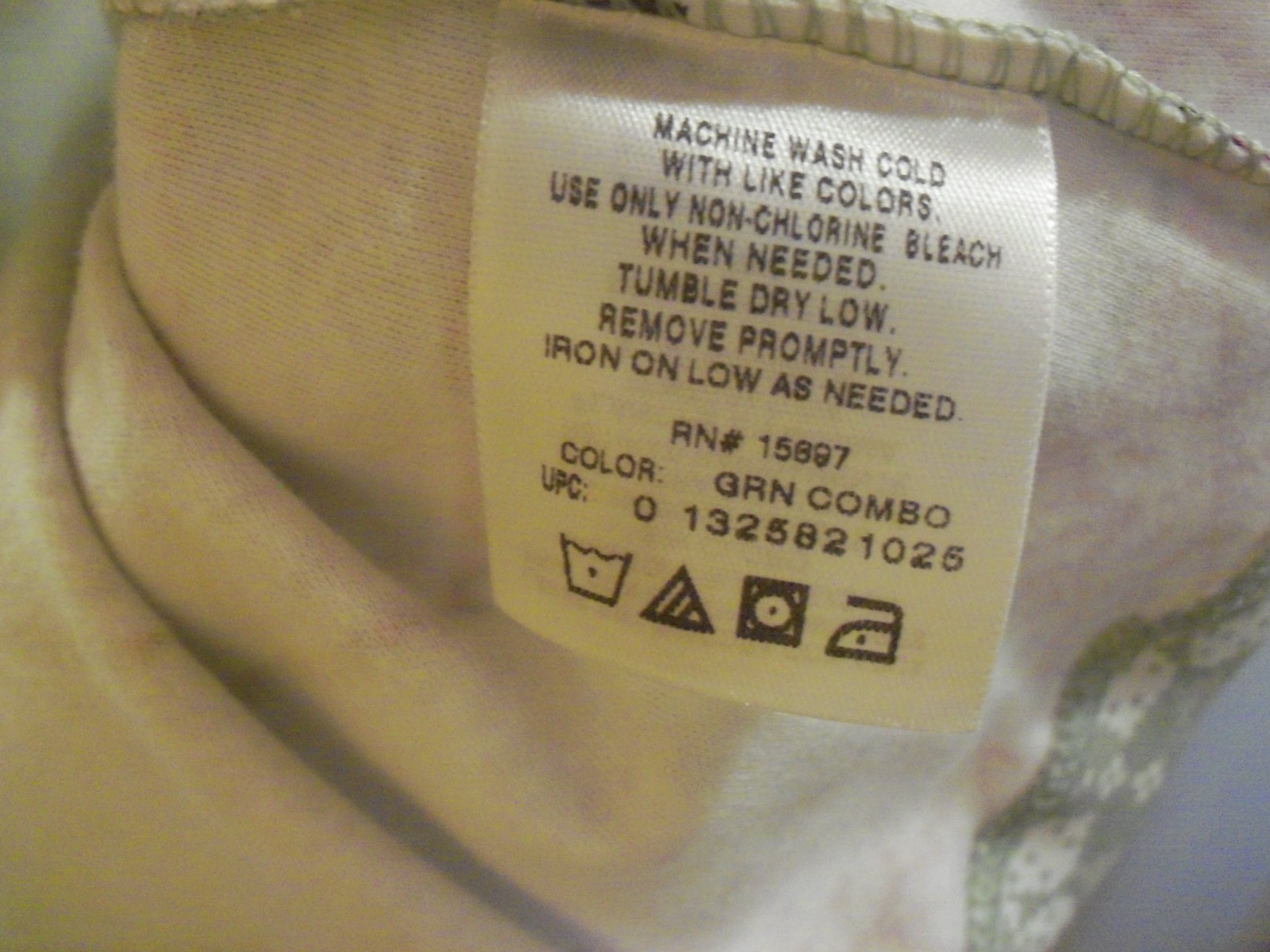 WOMENS WHITE STAG LONG SLEEVE PULLOVER SHIRT GREEN RED w/SNOWFLAKES SIZE XL NWT