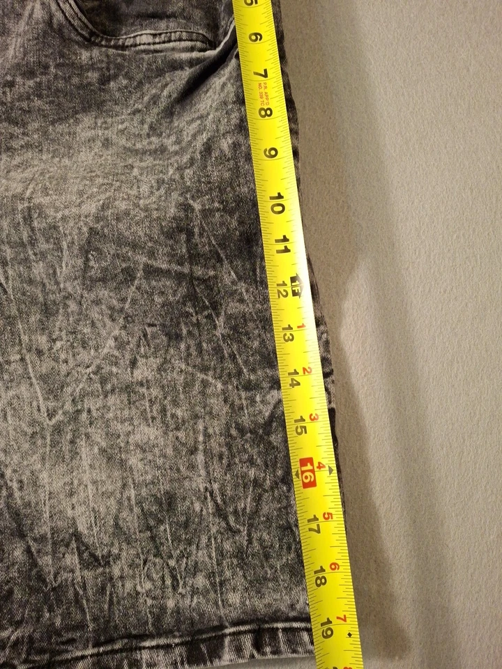 Pantalones Cortos de Jean COMPANY 81 Para Hombre 36x10.5 Lavado Ácido Negro Algodón Denim Elástico Foto 2 de 4