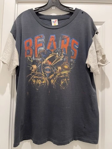 Chicago Bears Shirt Taz Looney Tunes Tasmania 1990s vintage concert t-shirt, vintage, single stitch, B+ condition