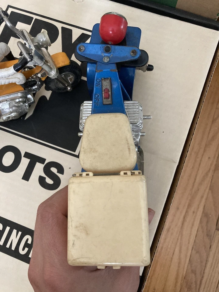 TONKA JAPAN HONDA ST MOTORCYCLE PRESSED STEEL FRICTION MOTOR VINTAGE 1970s rider - Image 2 of 4