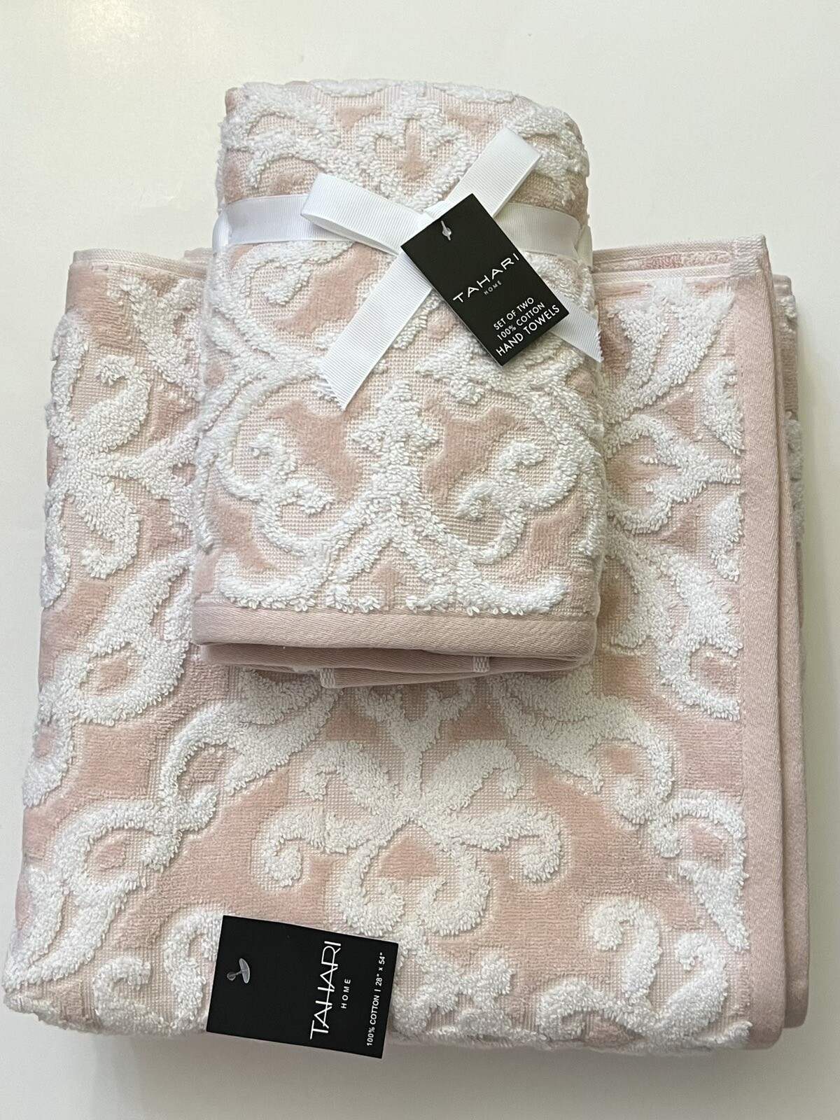Tahari 2 Bath 2 Hand Towel Set White Pink Swirl Scroll 100 Cotton NWT