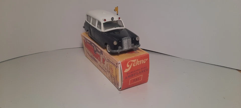 TEKNO DINAMARCA MERCEDES 220 ambulancia 731/32 blanco negro coche vintage 1/43 Foto 4 de 4