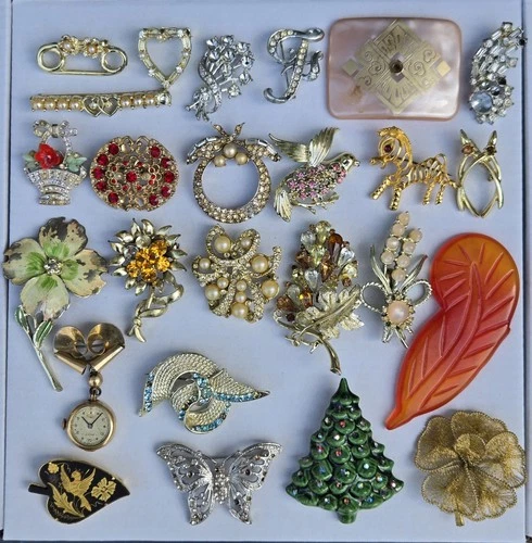 50! MIXED VTG COSTUME JEWELRY LOT CRAFT REPAIR WEAR BROOCHES ETC RHINESTONE GEMS