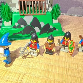 LEGO System Fire Breathing Fortress 6082 In 1993 Used Retired Complete