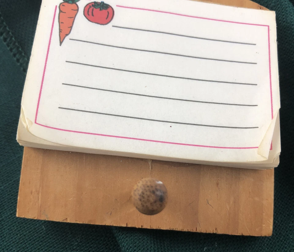 Vtg. Miniature Wooden Cutting Board Corn on the Cob Character & Note Pad Magnets - Image 4 of 4