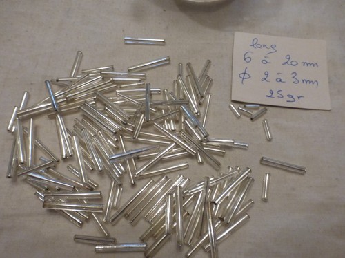Lot De Perles Anciennes En Verre Bleu Foncé Irisé - Environ 40 Grammes, Diamètre ~2,2 Mm - Occasion, Parfait Pour Broderie Ou Création