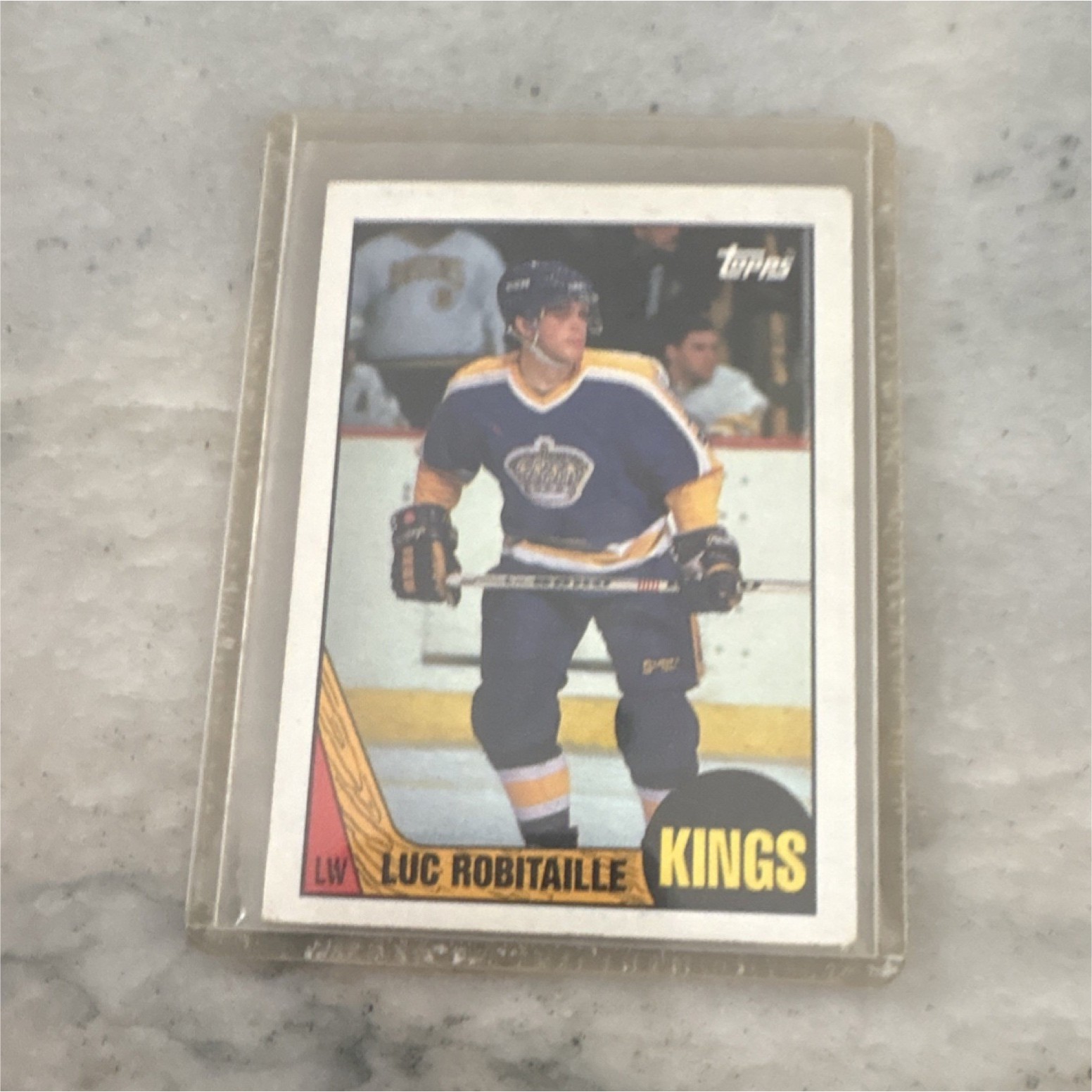 Topps 1987-88 Luc Robitaille #42 Los Angeles Kings Ice Hockey Top Rookie Scorer