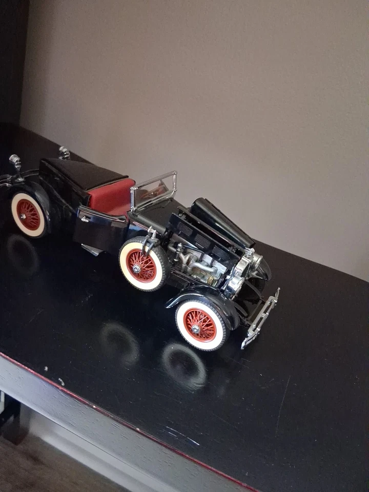 The Danbury Mint 1927 Stutz Black Hawk 1:24 Scale Die-Cast w/CRT - Image 3 of 4