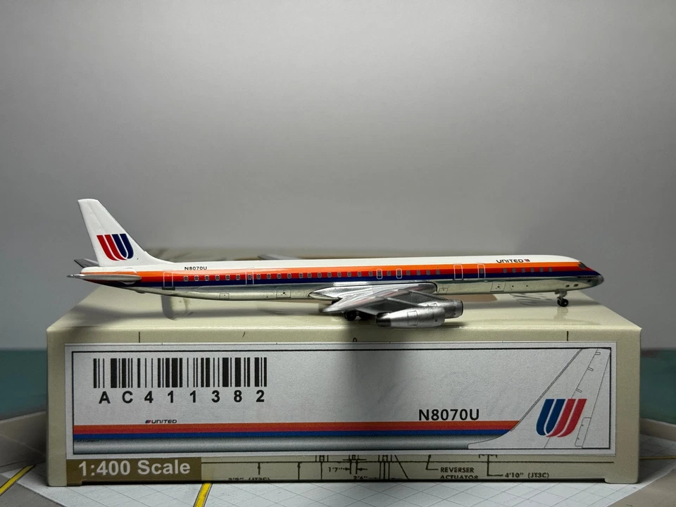 Aeroclassics 1:400 United Airlines Douglas DC-8 N8070U Saul Bass AC411382 - Image 2 of 2