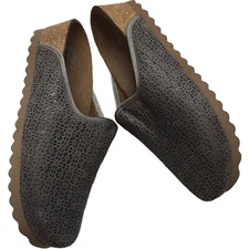 Yellow Box Womens Comfy Madwell Clogs Laser Cut Size 9.5