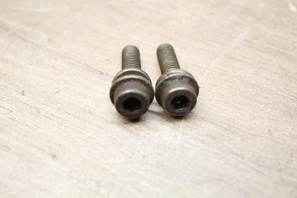 1998 Suzuki GSXR750 KICKSTAND SIDE KICK STAND BOLTS Foto 2 de 4