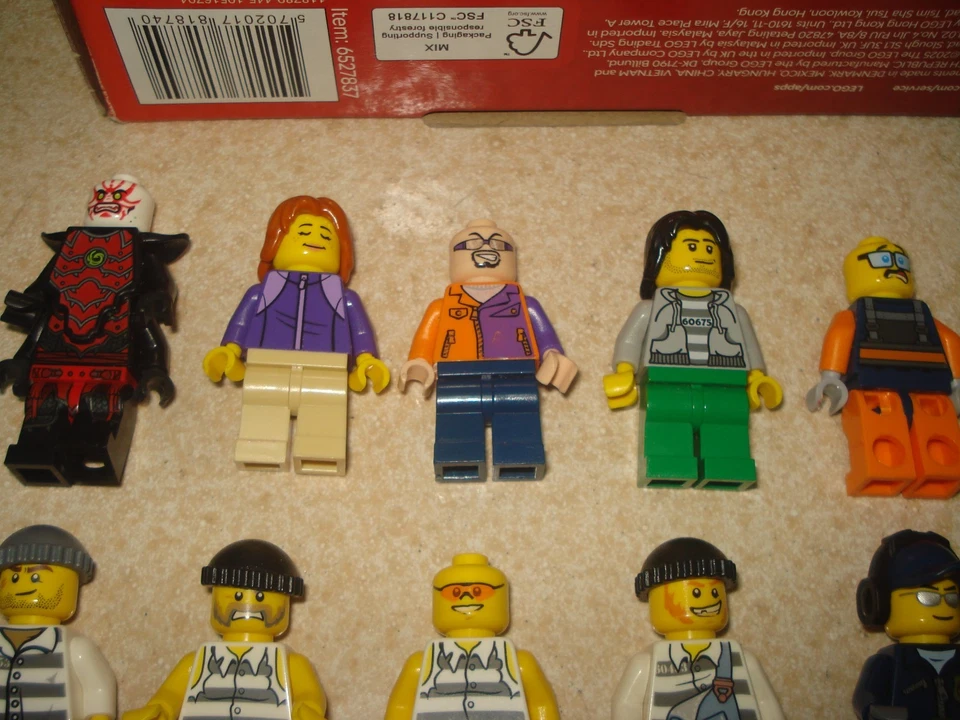 Lotto Lego, pezzi sfusi, set 6166 e 6346 incompleti+30 mini figure ed accessori - Immagine 3 di 4