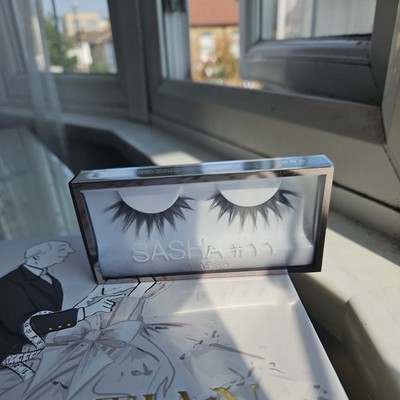 Brandneu Huda Beauty Sasha #11 klassische falsche Wimpern
