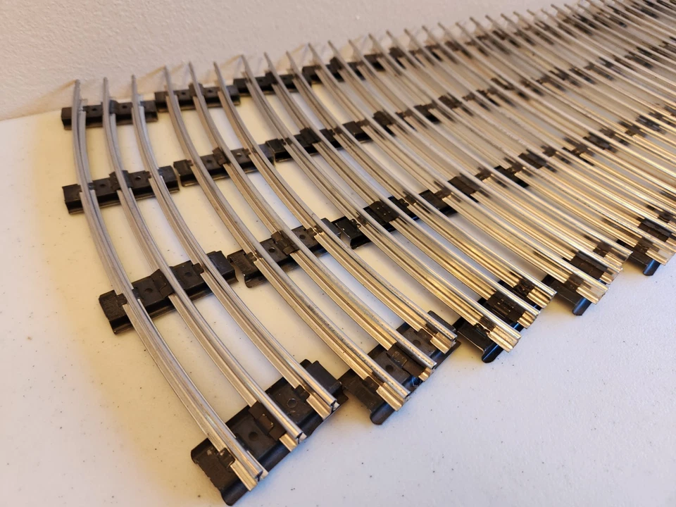 12 Sections 42" diameter K-Line O Gauge Curved Track - Image 4 of 4