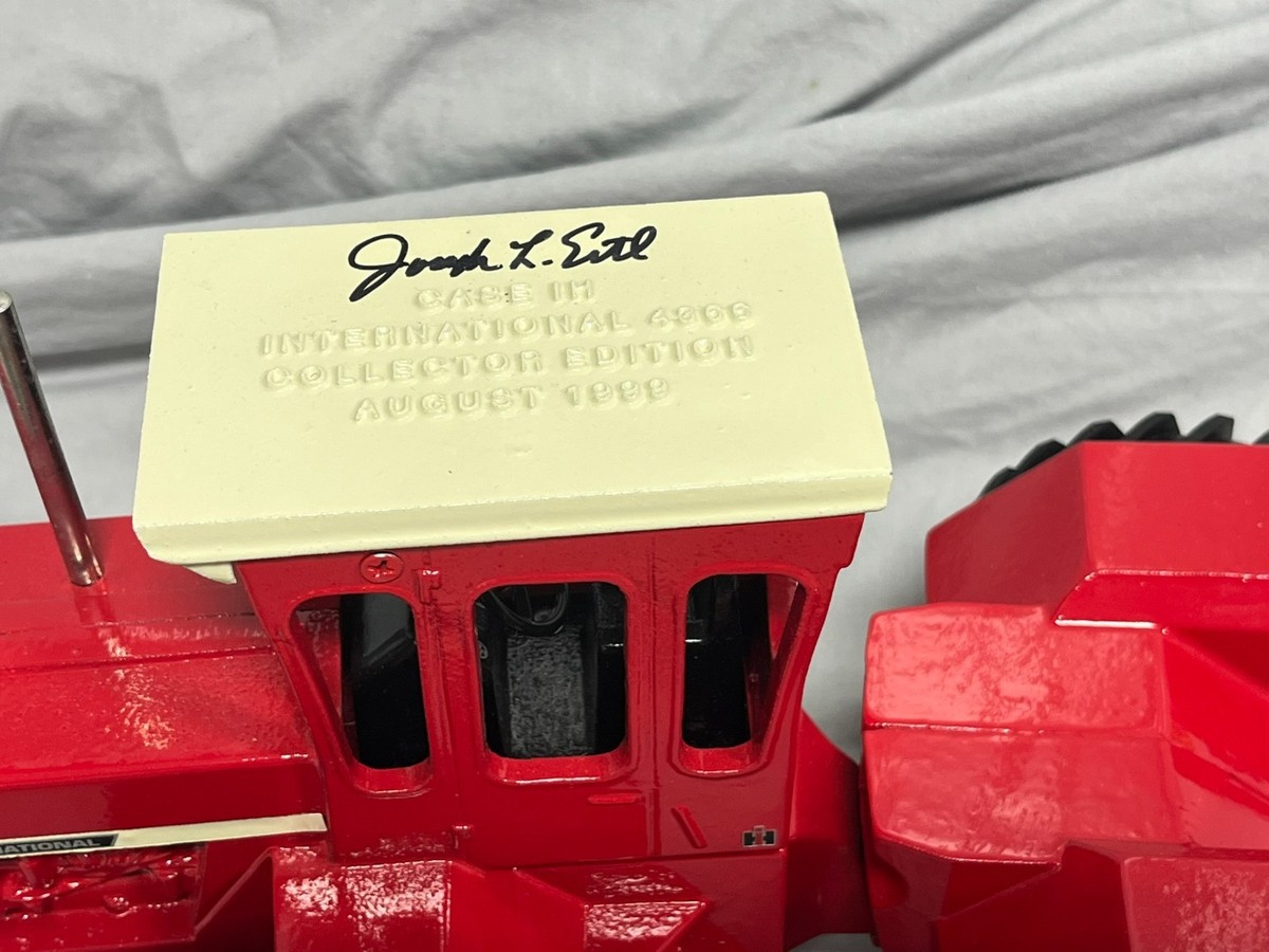 International Harvester IH 4366 4WD Tractor 1:16 RARE! 1999 Signed