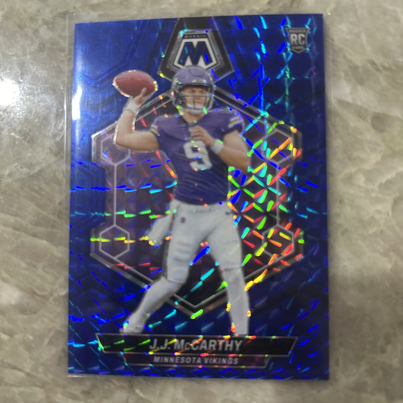 2024 Panini Mosaic Rookies J.J. McCarthy #310 Blue Mosaic Prizm /99 (RC)