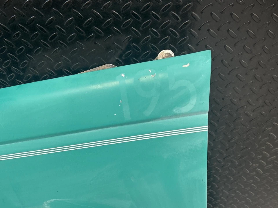 88-02 CT3500 Fender Front fender flare LH - Image 4 of 4