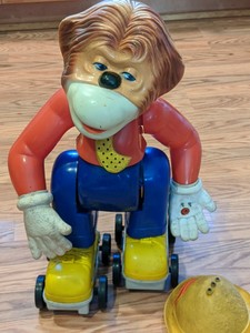 skating monkey toy