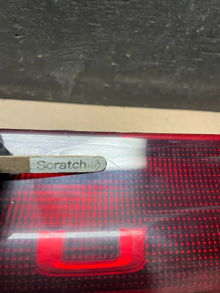 Panel de luz trasera central montado en el maletero Subaru Legacy Wagon 1995 a 1996 J3661 DG Foto 4 de 4