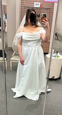 David s bridal Wedding dress for sale, comes with veil to match. 18W never worn