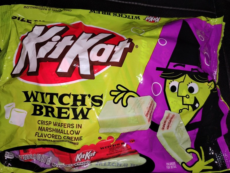 Kit Kat Crisp Wafers In Marshmallow Flavored Creme Candy Bars  9.8 oz. Date 9/26