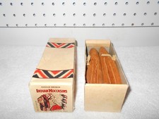 INDIAN DESIGN VTG 60'S YELLOW BEADS MADE IN USA 4 1/2" BABY MOCCASINS IN BOX