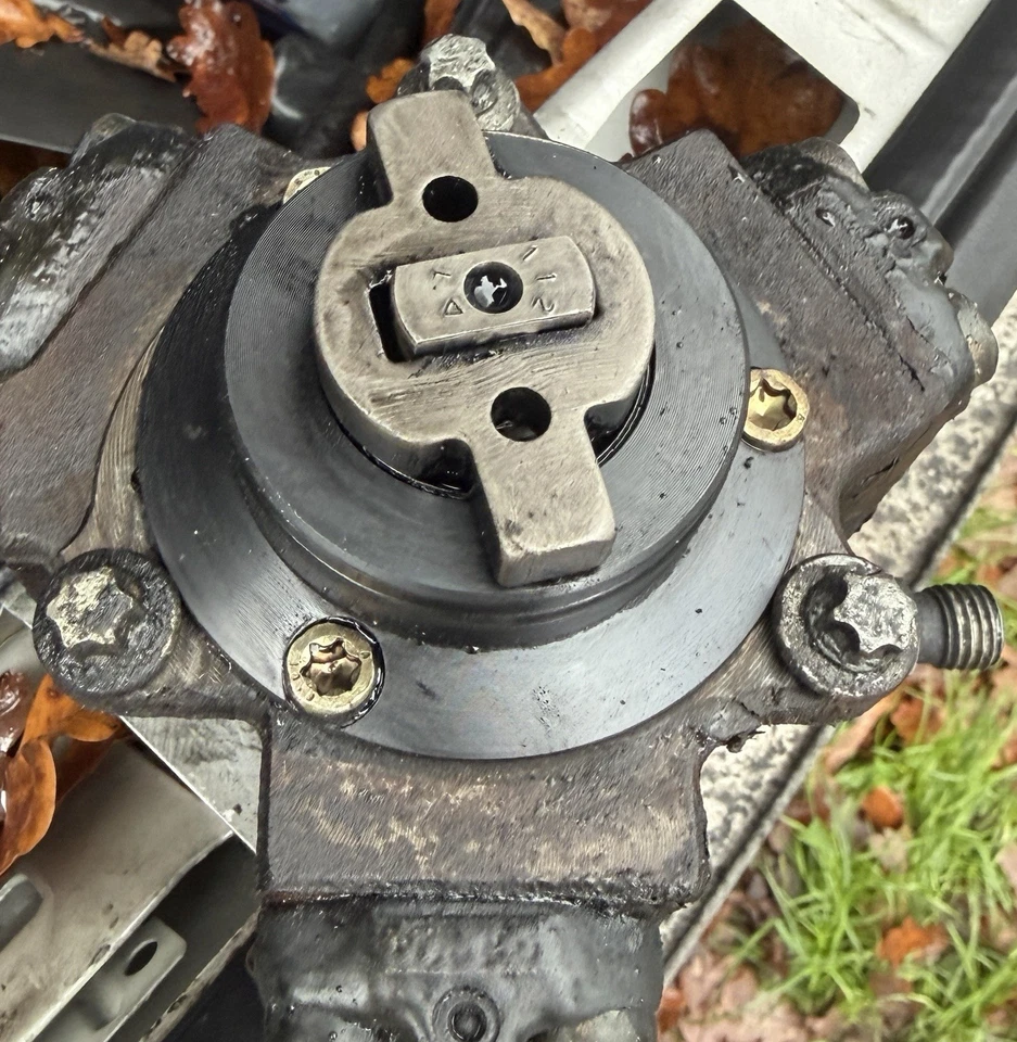 pompe à injection (hp) MERCEDES Clk 270 W209 c209 C W203  W163 W210 A6120700001 - Photo 2/3