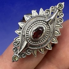 Beautiful Sterling Silver Oval Garnet Ring Peridot Accents Marked 925 Size 7- 6g