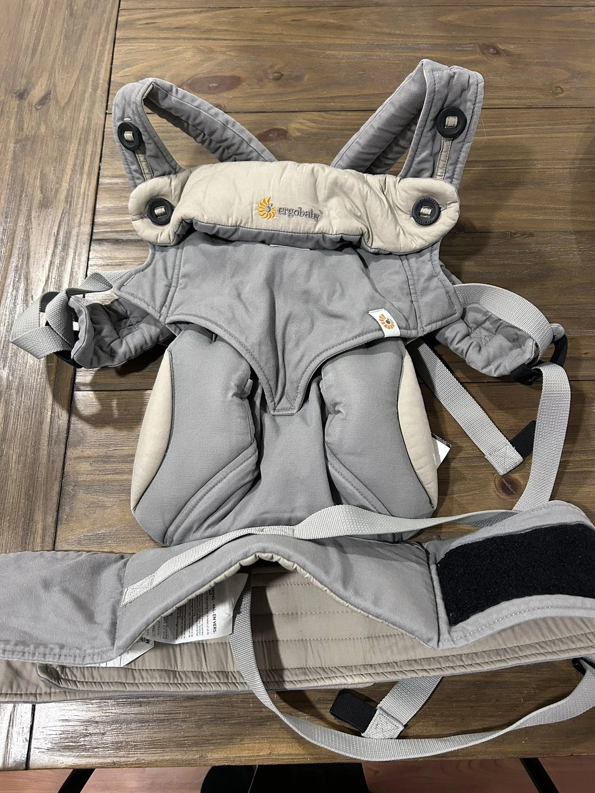 Ergo baby Four Position 360 Baby Carrier grey with protective spit up cover