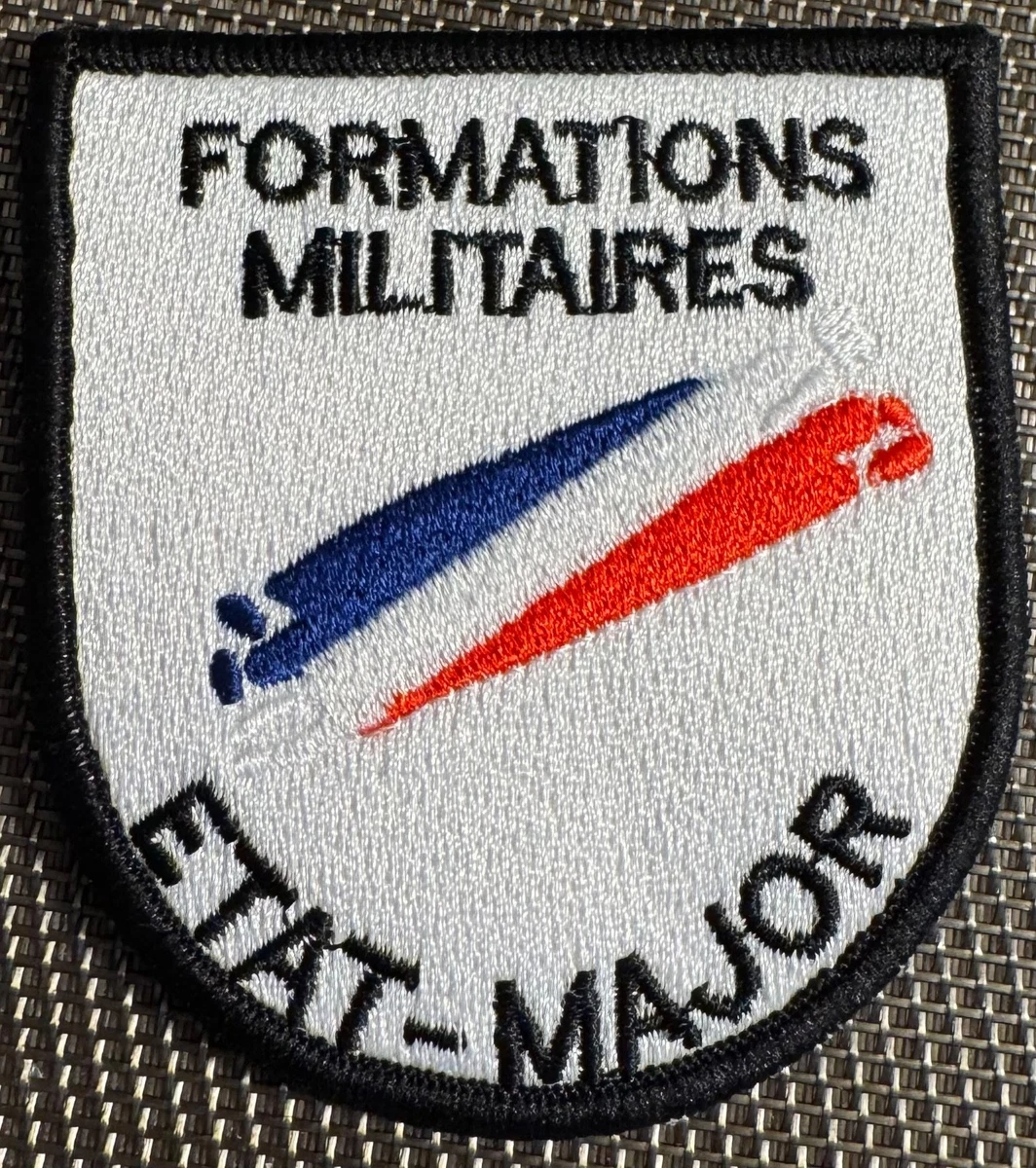 Lot d'une cinquantaine d'écussons et patchs militaires #1