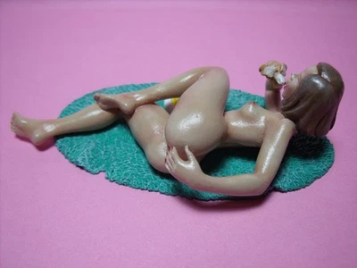 FIGURINE 1/18 GIRL VALENTINE VROOM NON PEINT FOR AUTOART MINICHAMPS NOREV - Photo 1/3