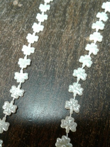 WHITE SHAMROCK BEADS FOR SAINT PATRICKS DAY - Picture 2 of 2