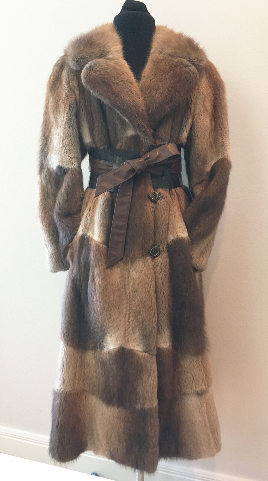 Brown Vintage Genuine Muskrat Fur Coat w/ TwoTone Wi… Gem