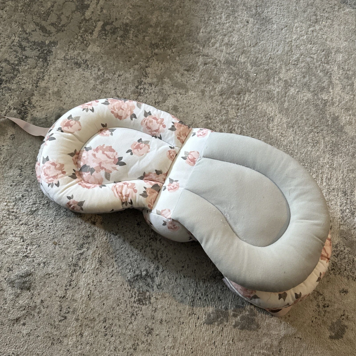 Infantino top breastfeeding pillow