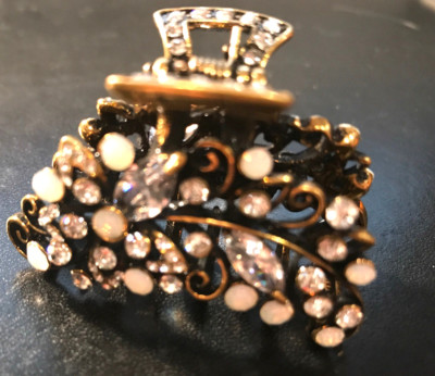 Scünci - Pearls & Rhinestone Claw Clip | Beauty