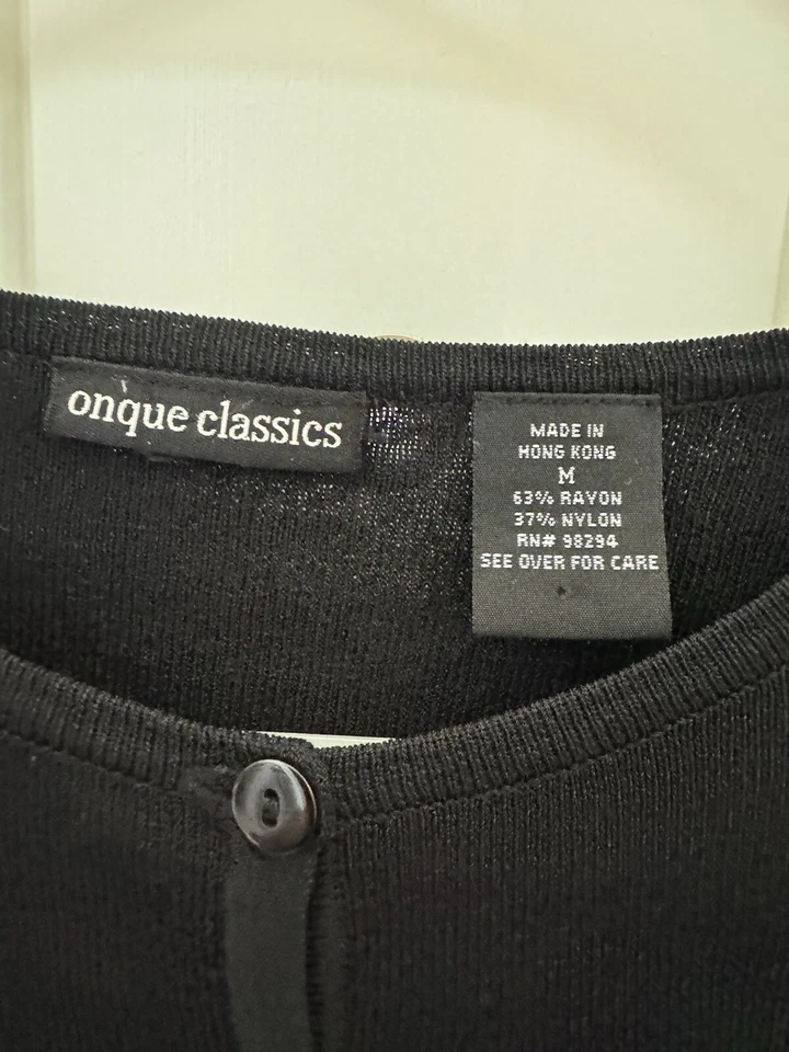 Suéter OnQue Casuals Negro Abotonado con Parches Florales, Para Mujer MEDIANO Foto 3 de 4