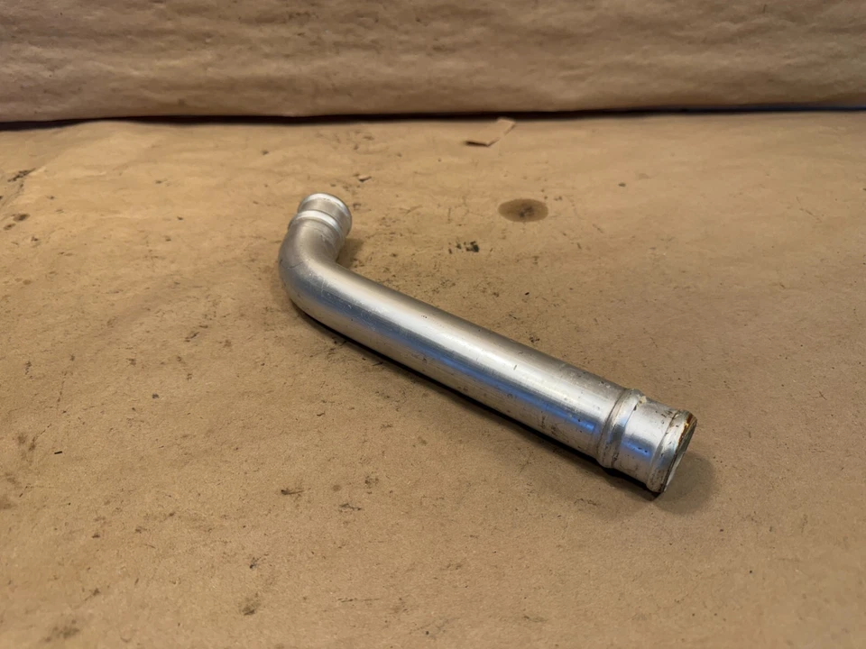 Tubo de refrigerante Ferrari Testarossa LH OEM PN 121122 Foto 4 de 4