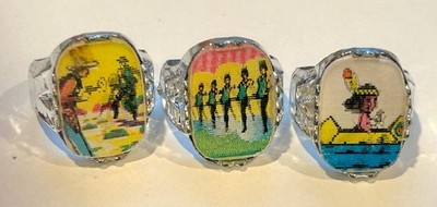 Vintage 1960s Lenticular Flicker Wiggle Plastic Ring - Gun Fight, Kickline, etc.